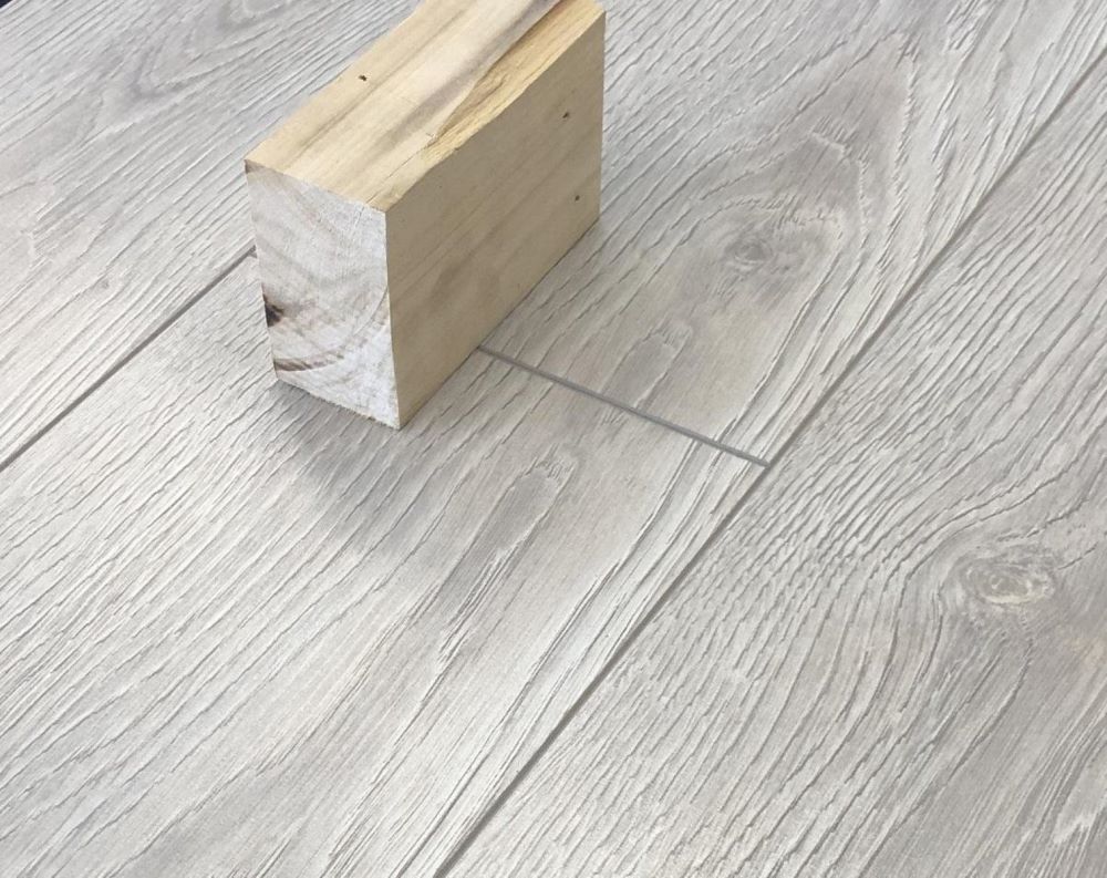 Ламинат "SunFloor" 8/32 4V Дуб Лайн 37 (1380*193*8 мм) — купить в Чите