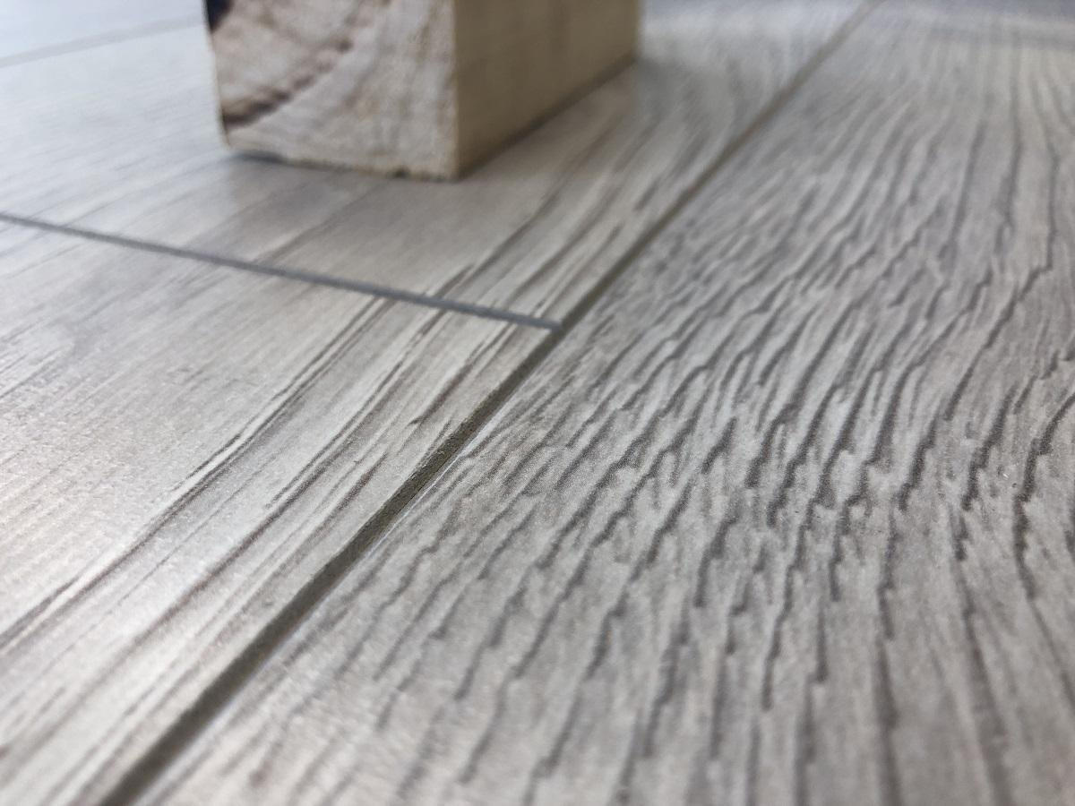 Ламинат "SunFloor" 8/32 4V Дуб Лайн 37 (1380*193*8 мм) — купить в Чите