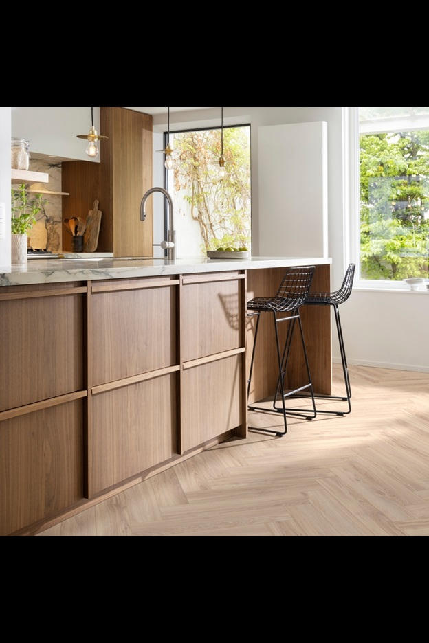 Замковая ПВХ плитка Blackjack Oak 22210 (630*126*6 мм) — купить в Чите